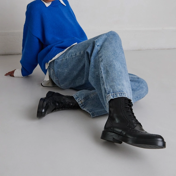 Boots à lacets en cuir noir | ARI | Jonak