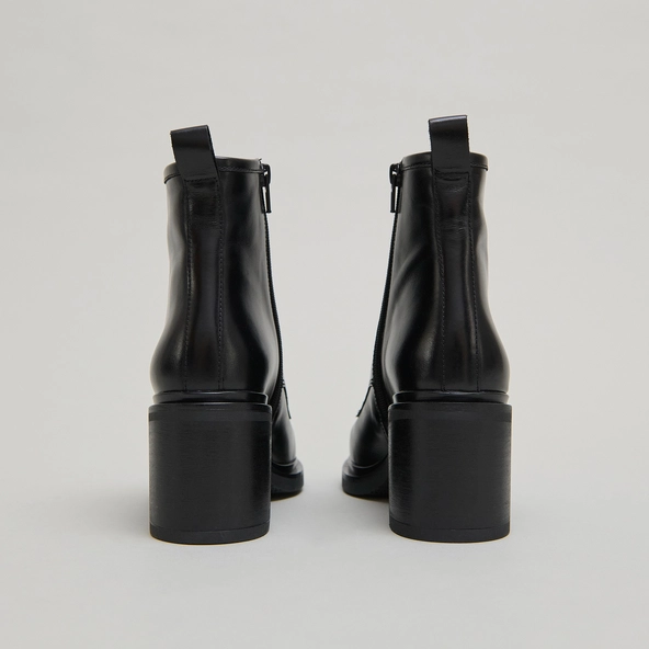 Boots &agrave; talons et &agrave; lacets en cuir noir | DUPLEX | Jonak