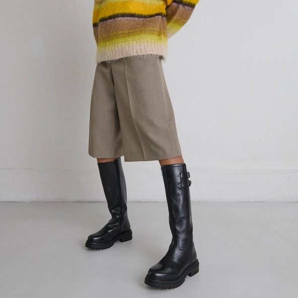 Bottes hautes &agrave; semelles crant&eacute;es et bou... en cuir noir | ADALIA | Jonak