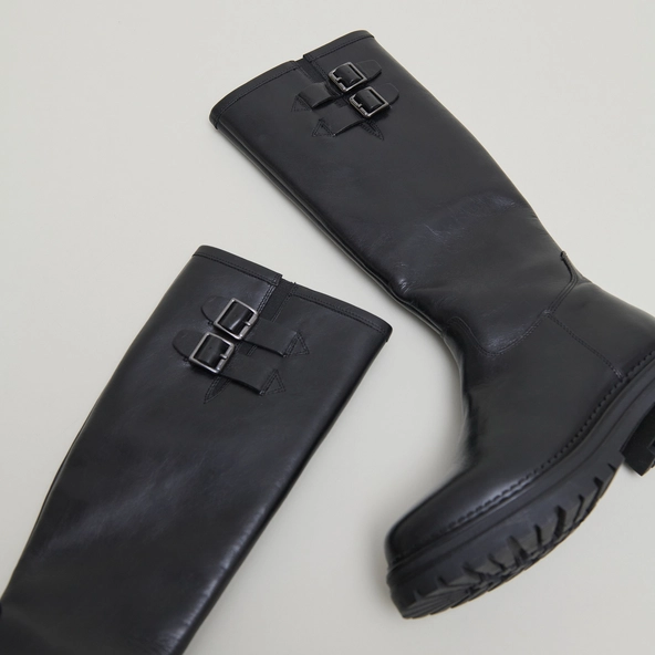 Bottes hautes &agrave; semelles crant&eacute;es et bou... en cuir noir | ADALIA | Jonak
