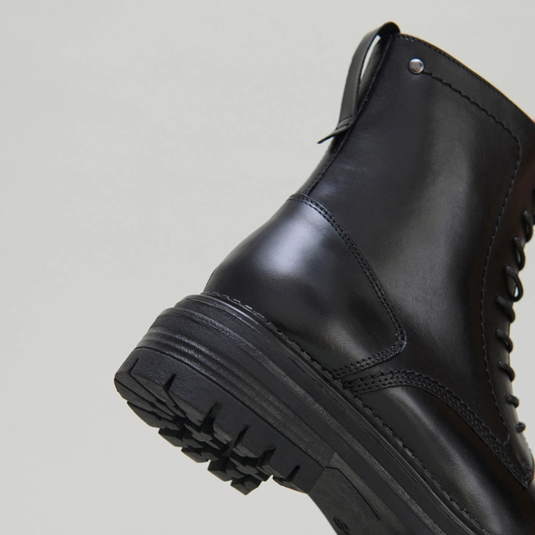 Boots à lacets et semelles crantées en cuir noir | ADALICE | Jonak