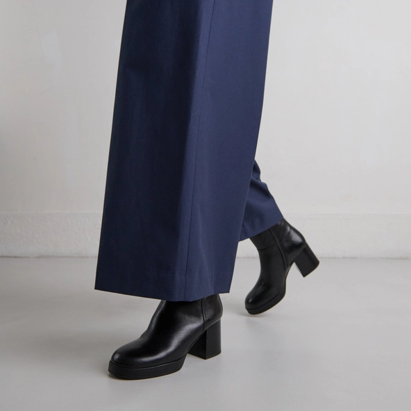 Bottines &agrave; talons flare en cuir noir | ANELLE | Jonak
