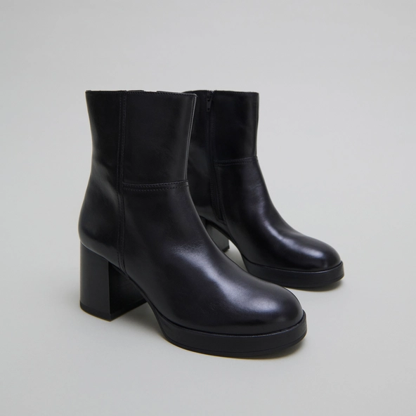 Bottines &agrave; talons flare en cuir noir | ANELLE | Jonak