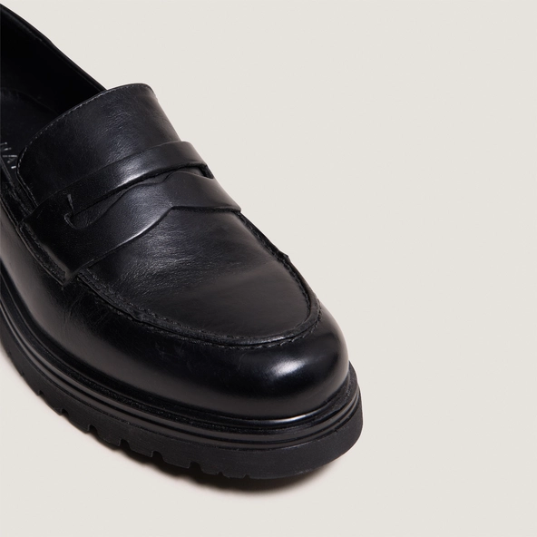 Mocassins à semelles crantées en cuir noir | ARLO | Jonak