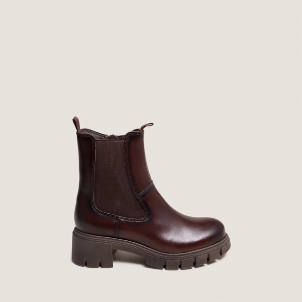 Boots à semelles crantées et bouts ronds... en cuir brun rouge | ARONA | Jonak