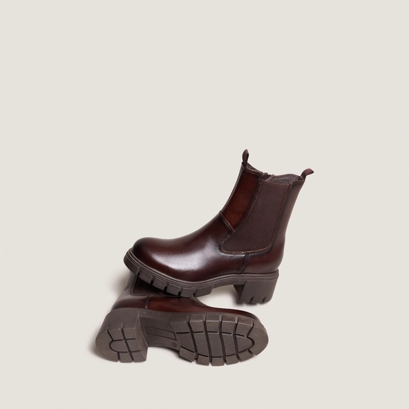 Boots à semelles crantées et bouts ronds... en cuir brun rouge | ARONA | Jonak