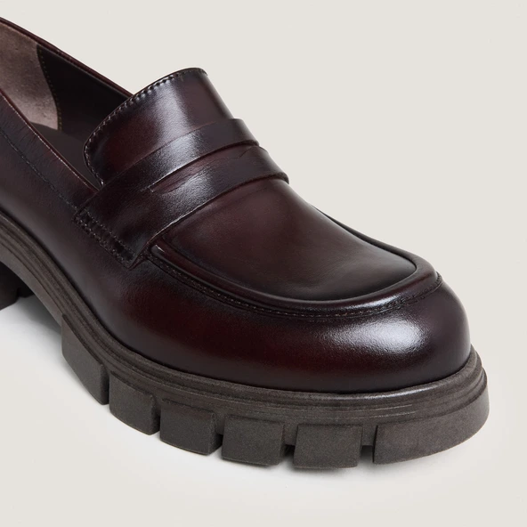 Mocassins &agrave; semelles crant&eacute;es en cuir brun rouge | ARON | Jonak