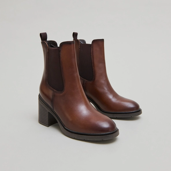 Bottines à élastiques et bouts arrondis.... en cuir cognac | ATILA | Jonak