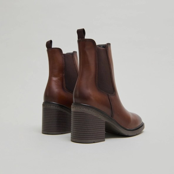Bottines à élastiques et bouts arrondis.... en cuir cognac | ATILA | Jonak