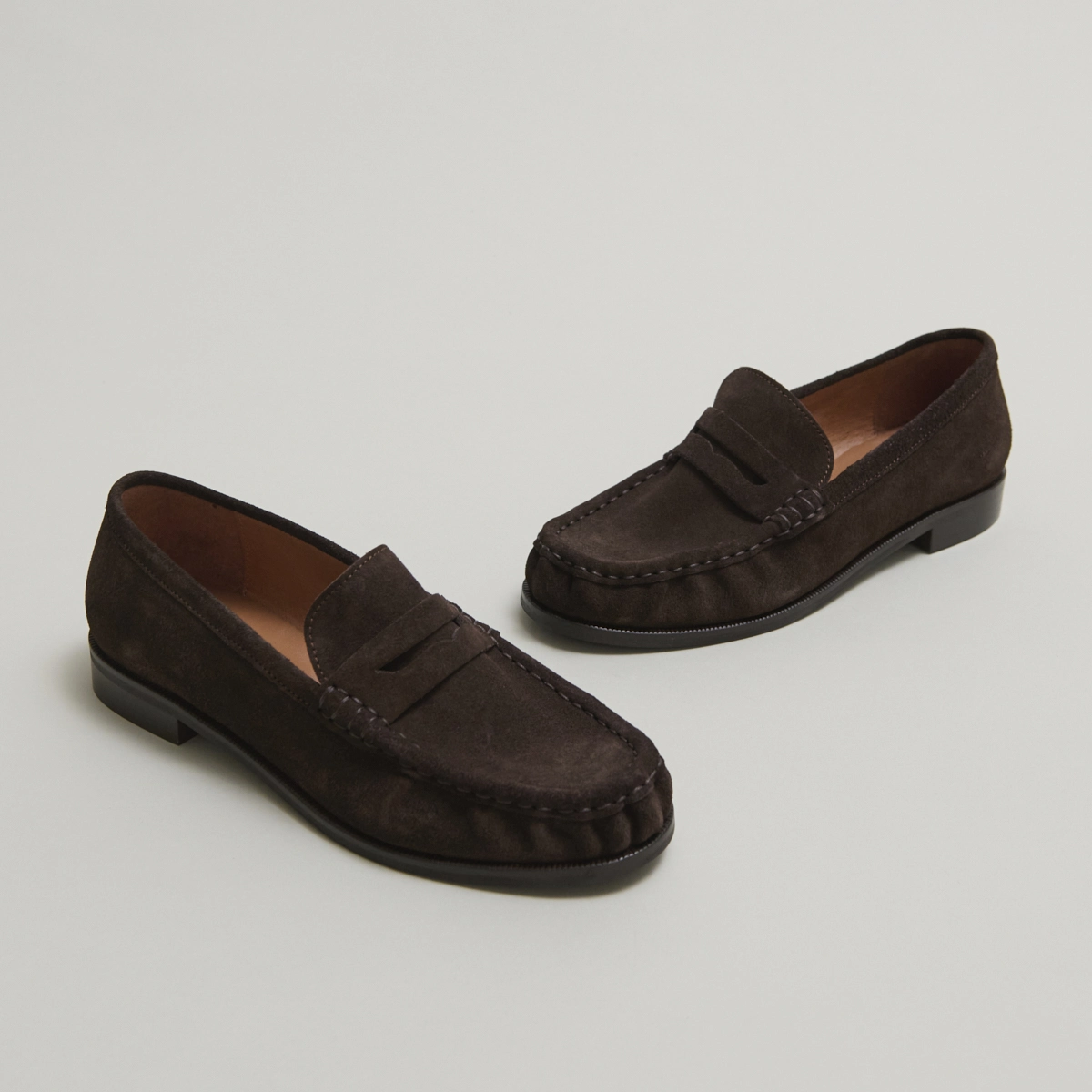 Mocassins à bouts ronds en croûte marron foncé | DELICE | Jonak