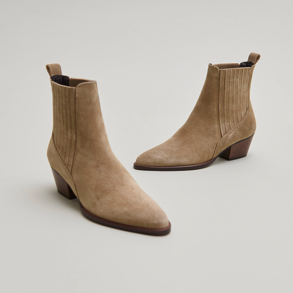 Boots à petits talons biseautés et élast... en croute taupe | BAILEY | Jonak