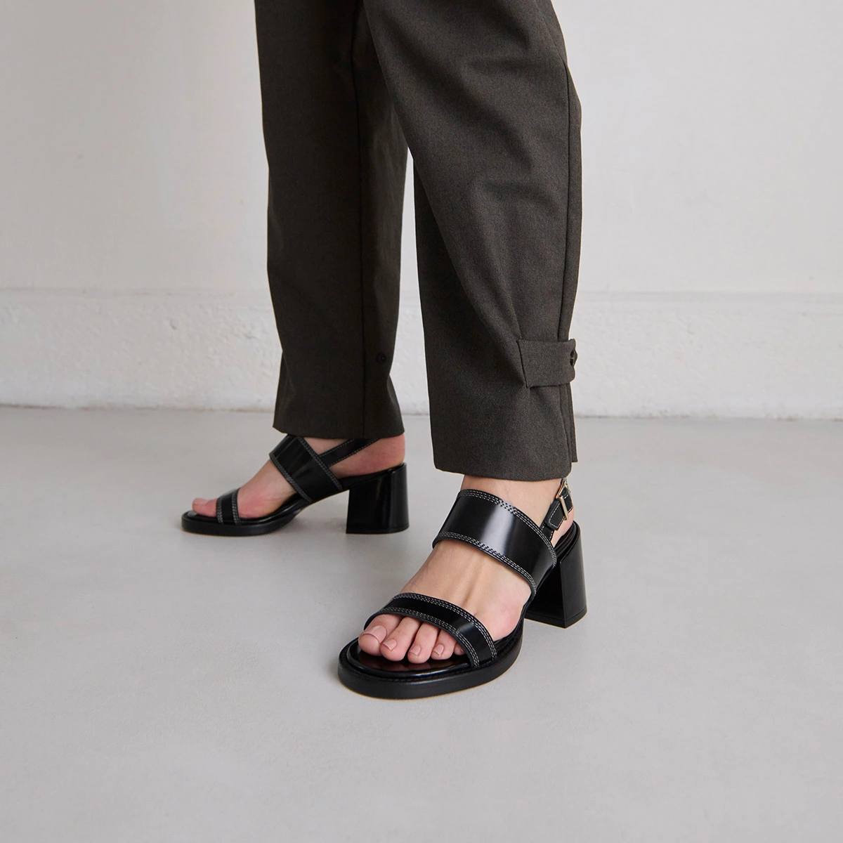 Sandales à talons en cuir glacé noir | BLONDINE | Jonak