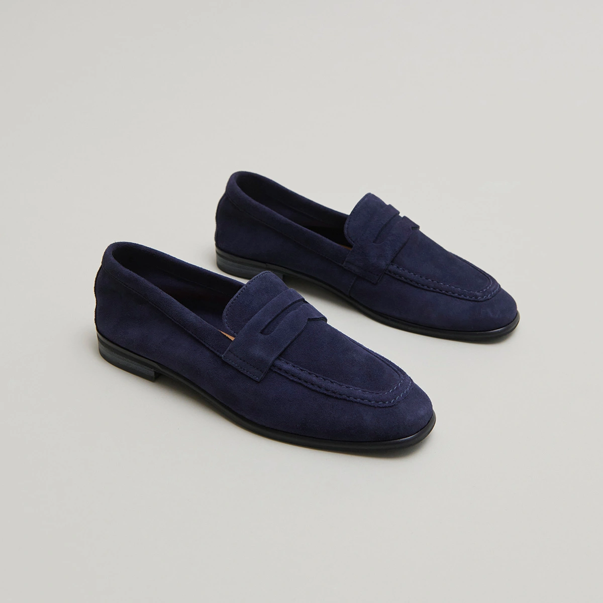 Mocassins à talons plats et bouts arrond... en velours marine | ACA | Jonak