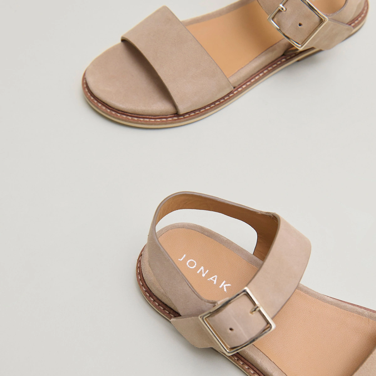 Sandales à brides et bouts ouverts en velours beige | ACCO | Jonak