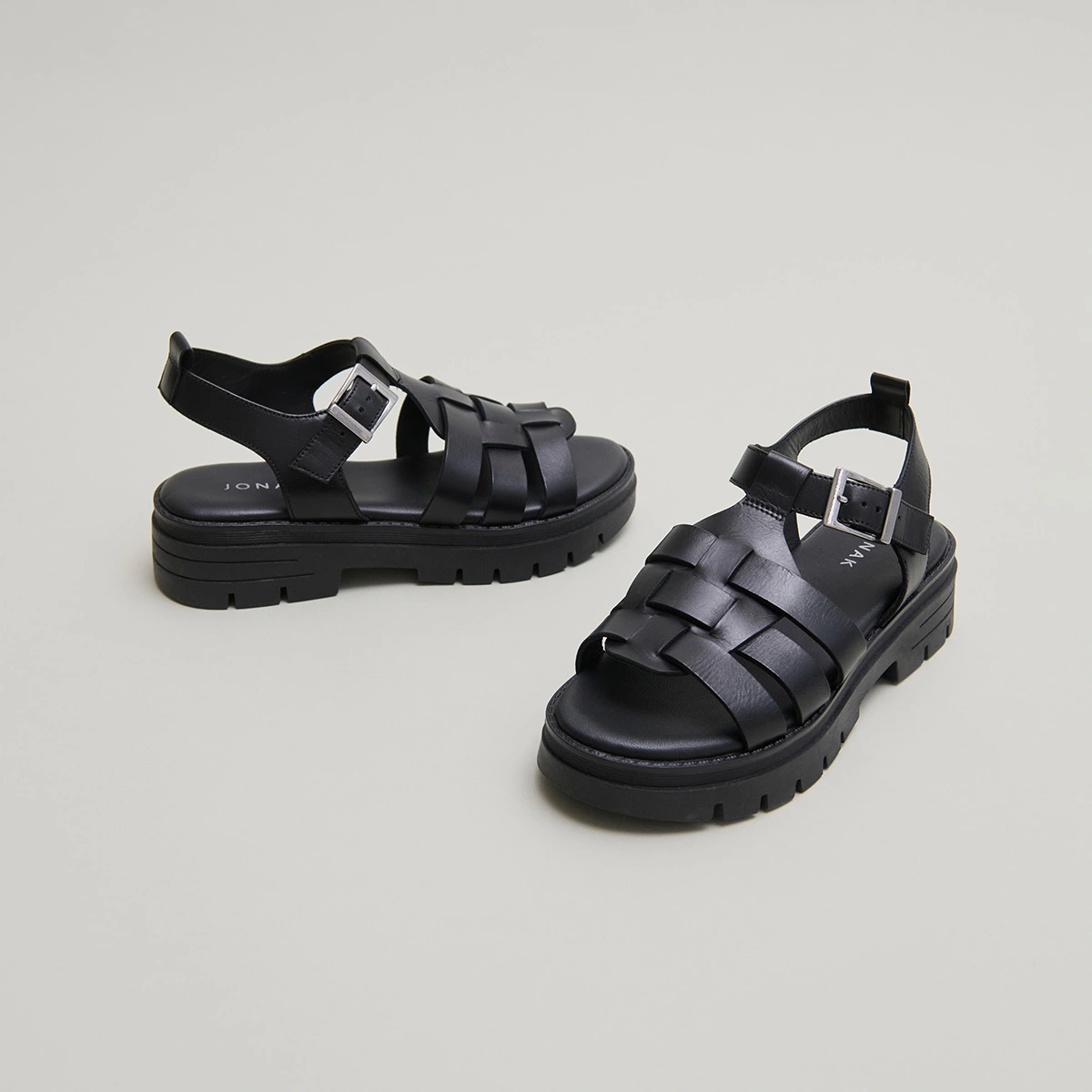 Sandales à semelles crantées en cuir noir | ANASTASIA | Jonak