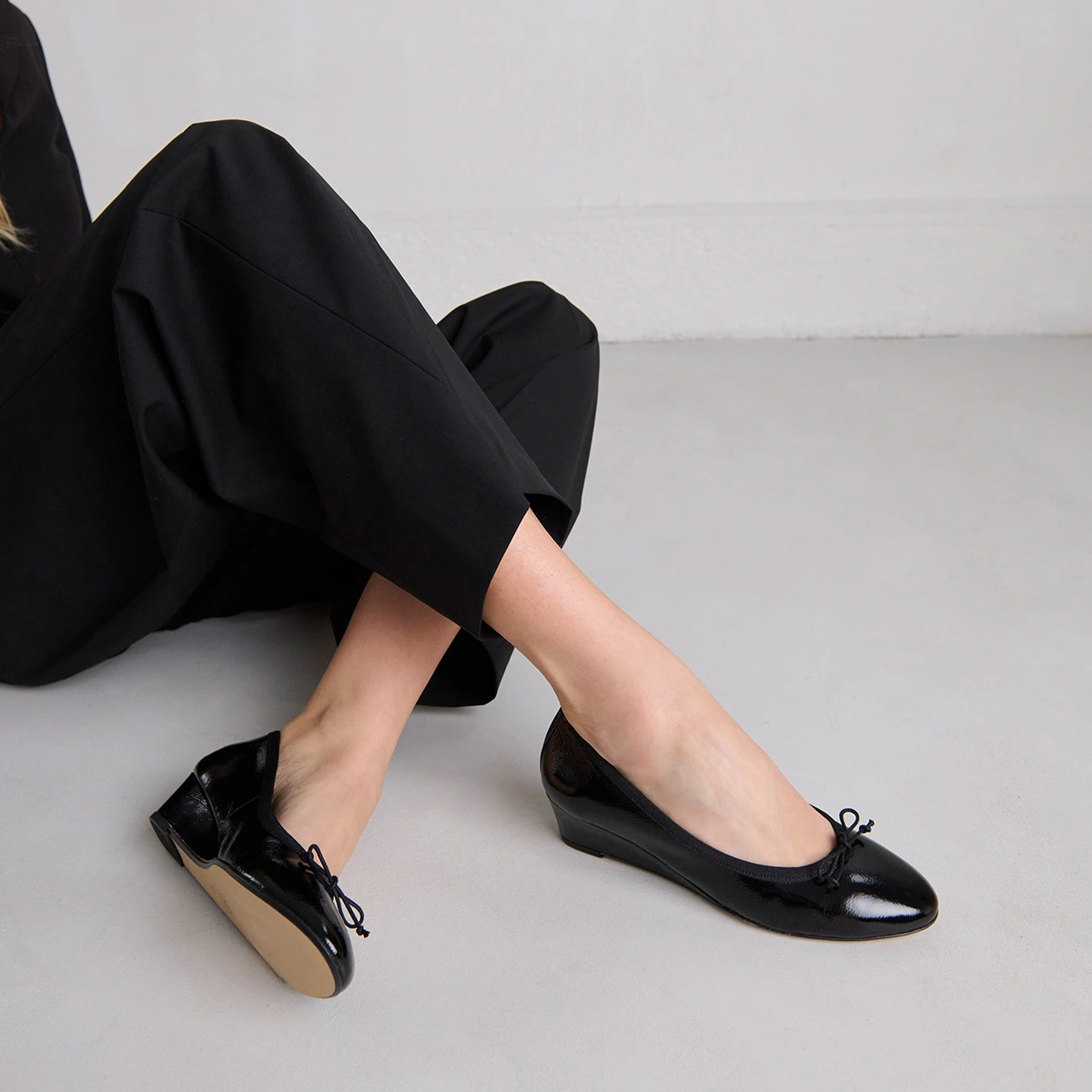 Ballerines compensées en vernis plissé noir | AIRELLE | Jonak
