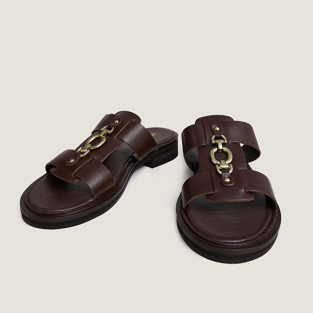 Mules &agrave; mors dor&eacute;s en cuir marron fonc&eacute; | DOP | Jonak