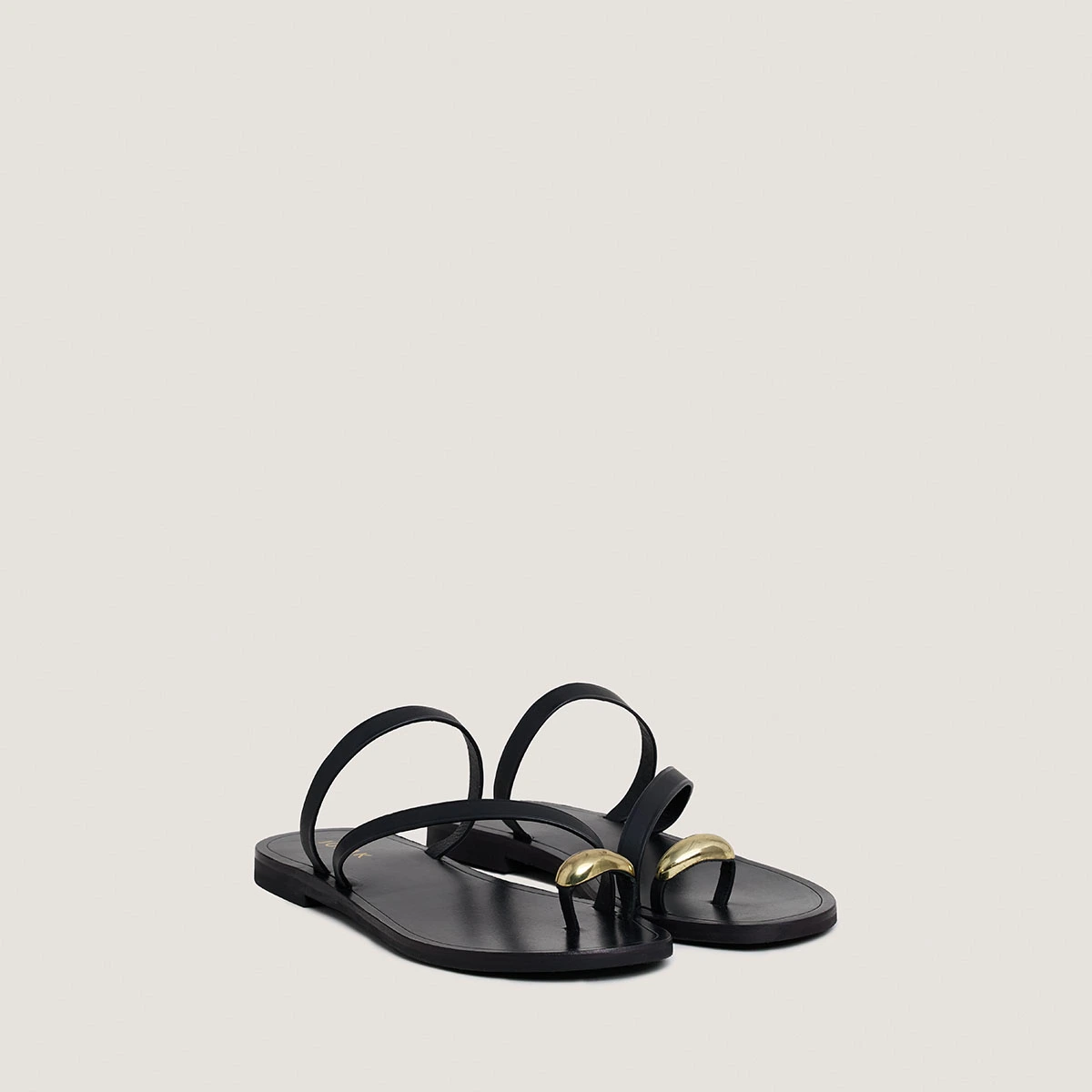 Sandales à brides fines et détails doré... en cuir noir | WIFE | Jonak