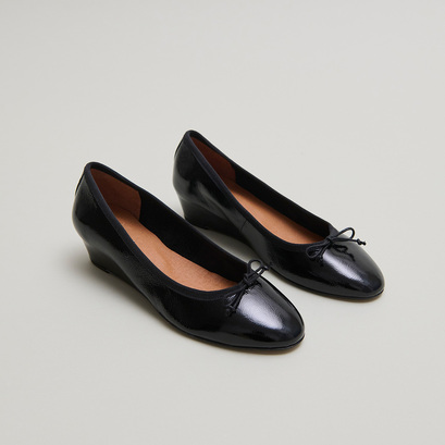Ballerines compensées en vernis plissé noir | AIRELLE | Jonak