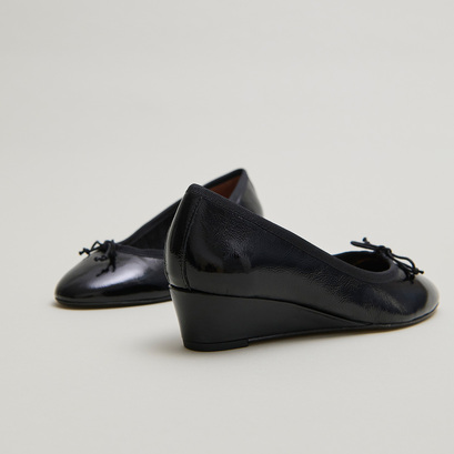 Ballerines compensées en vernis plissé noir | AIRELLE | Jonak