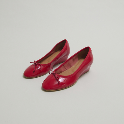 Ballerines compensées en vernis plissé rouge | AIRELLE | Jonak