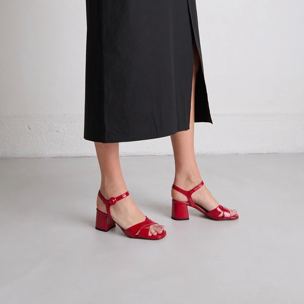 Sandales à talons en vernis plissé rouge | BRIELLA | Jonak