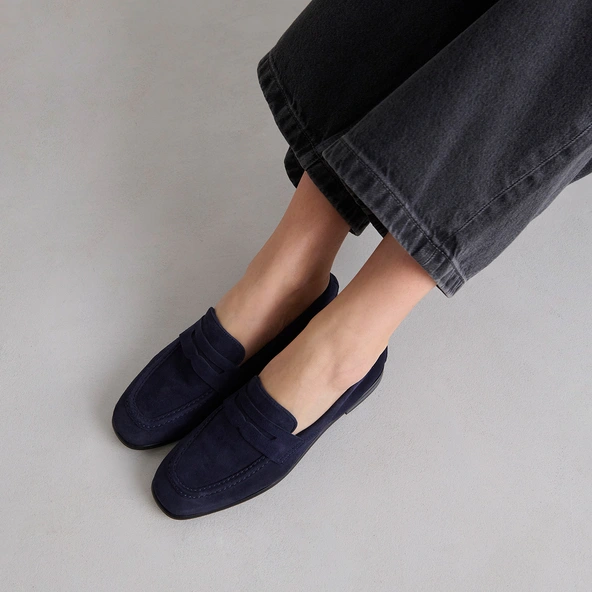 Mocassins à talons plats et bouts arrond... en velours marine | ACA | Jonak