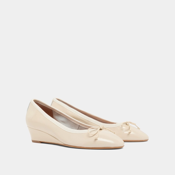 Ballerines compensées en vernis plissé écru | AIRELLE | Jonak