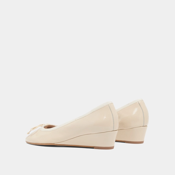 Ballerines compensées en vernis plissé écru | AIRELLE | Jonak
