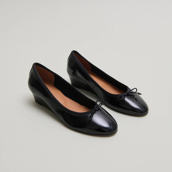 Ballerines compensées en vernis plissé noir | AIRELLE | Jonak