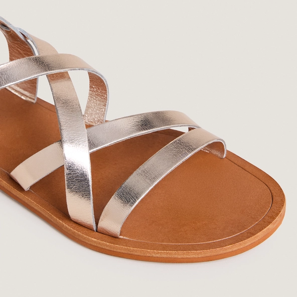 Sandales à brides croisées en cuir métallisé platine et cognac | WISCHIA | Jonak