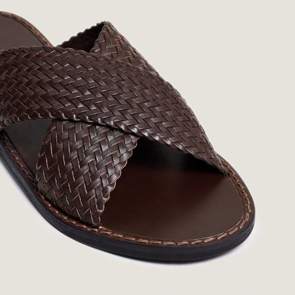 Nu-pieds &agrave; brides larges entrecrois&eacute;es... en cuir marron fonc&eacute; | WITCH | Jonak