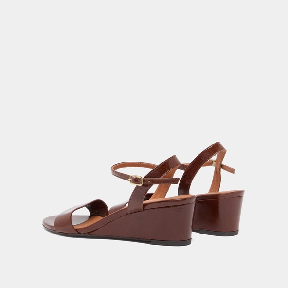 Sandales compens&eacute;es en cuir brillant marron | AGRUME | Jonak