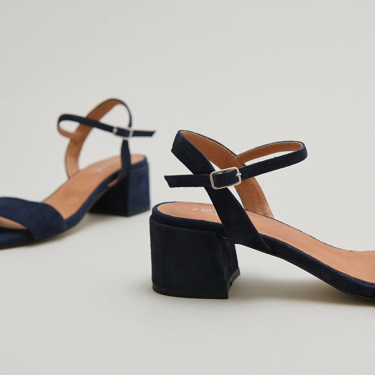 Sandales à talons et bouts ronds en velours marine | ANKER | Jonak