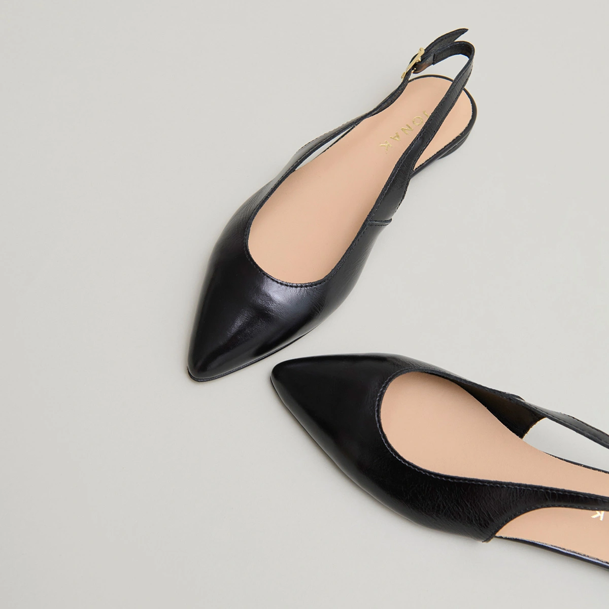 Ballerines slingbacks en vernis plissé noir | NOA | Jonak