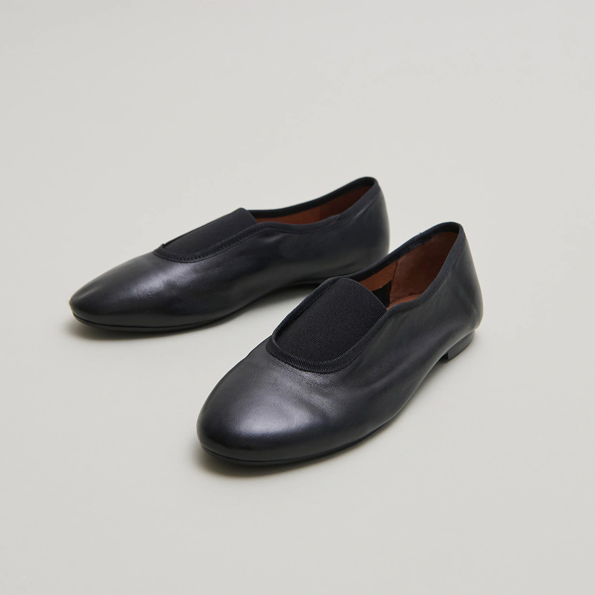 Ballerines &agrave; &eacute;lastiques en cuir noir | DABO | Jonak