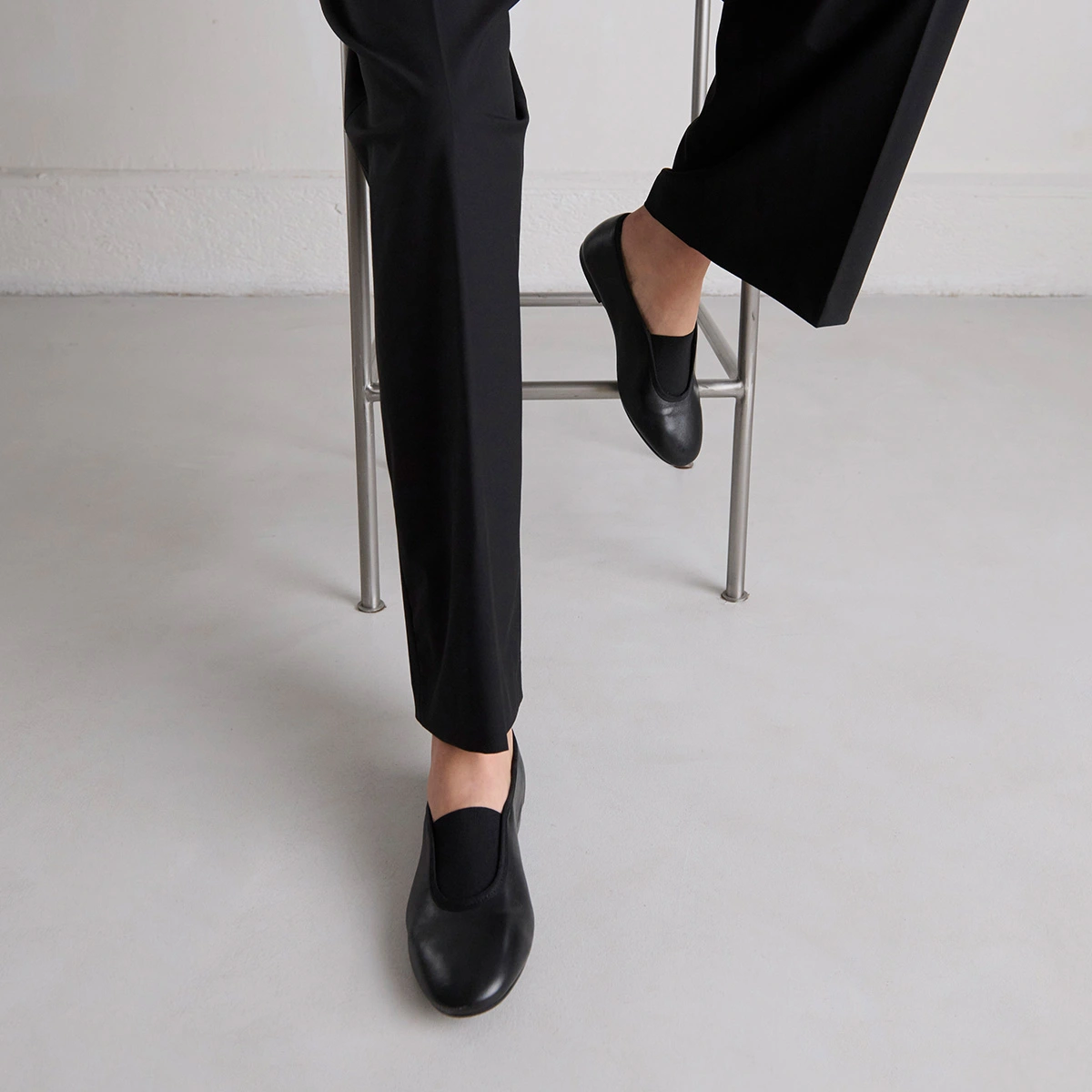 Ballerines &agrave; &eacute;lastiques en cuir noir | DABO | Jonak