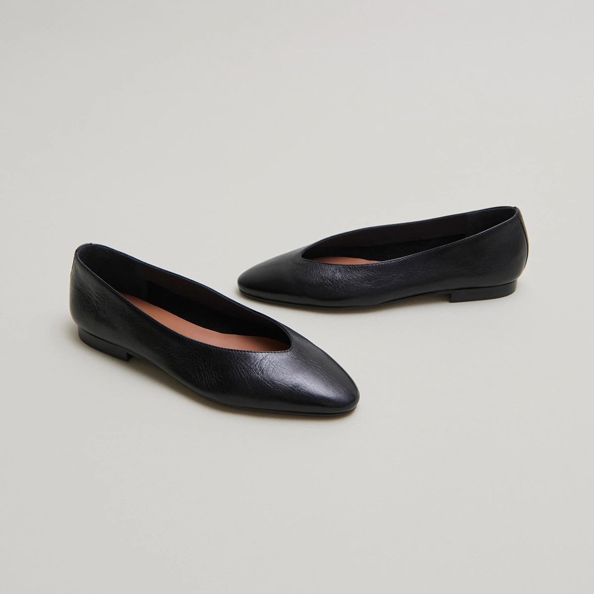 Ballerines à bouts pointus en cuir vieilli noir | DASSUS | Jonak