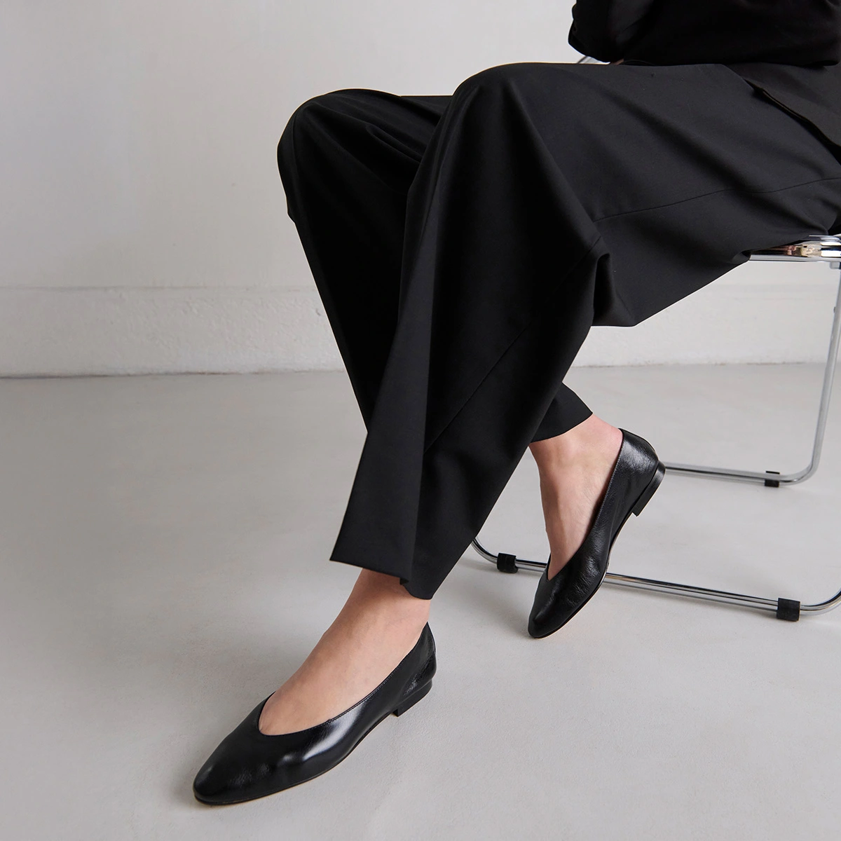 Ballerines à bouts pointus en cuir vieilli noir | DASSUS | Jonak