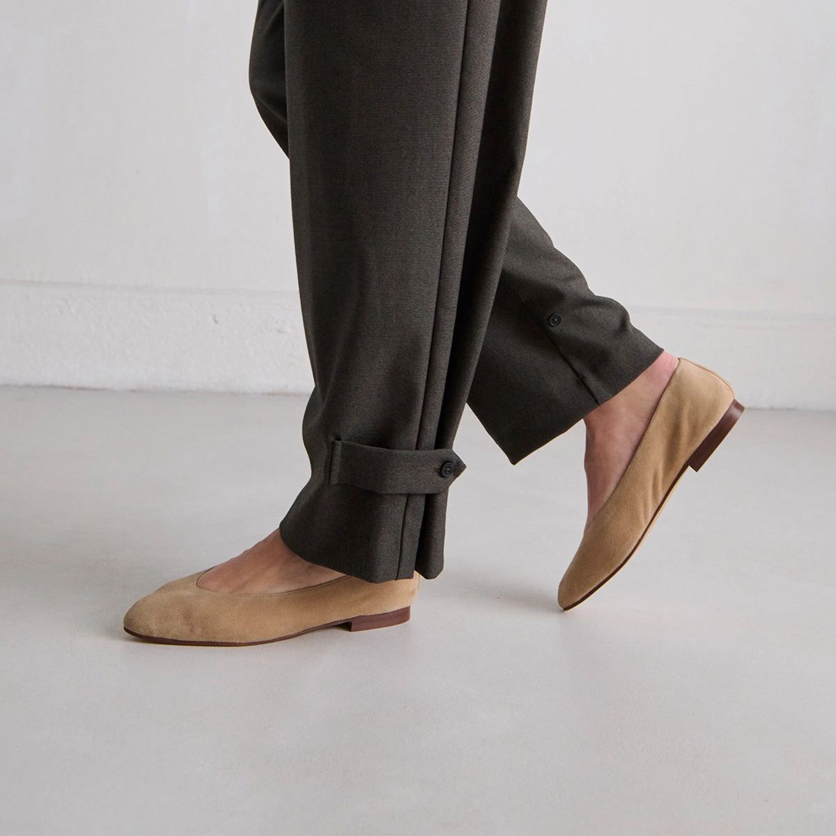 Ballerines à bouts pointus en velours camel | DASSUS | Jonak