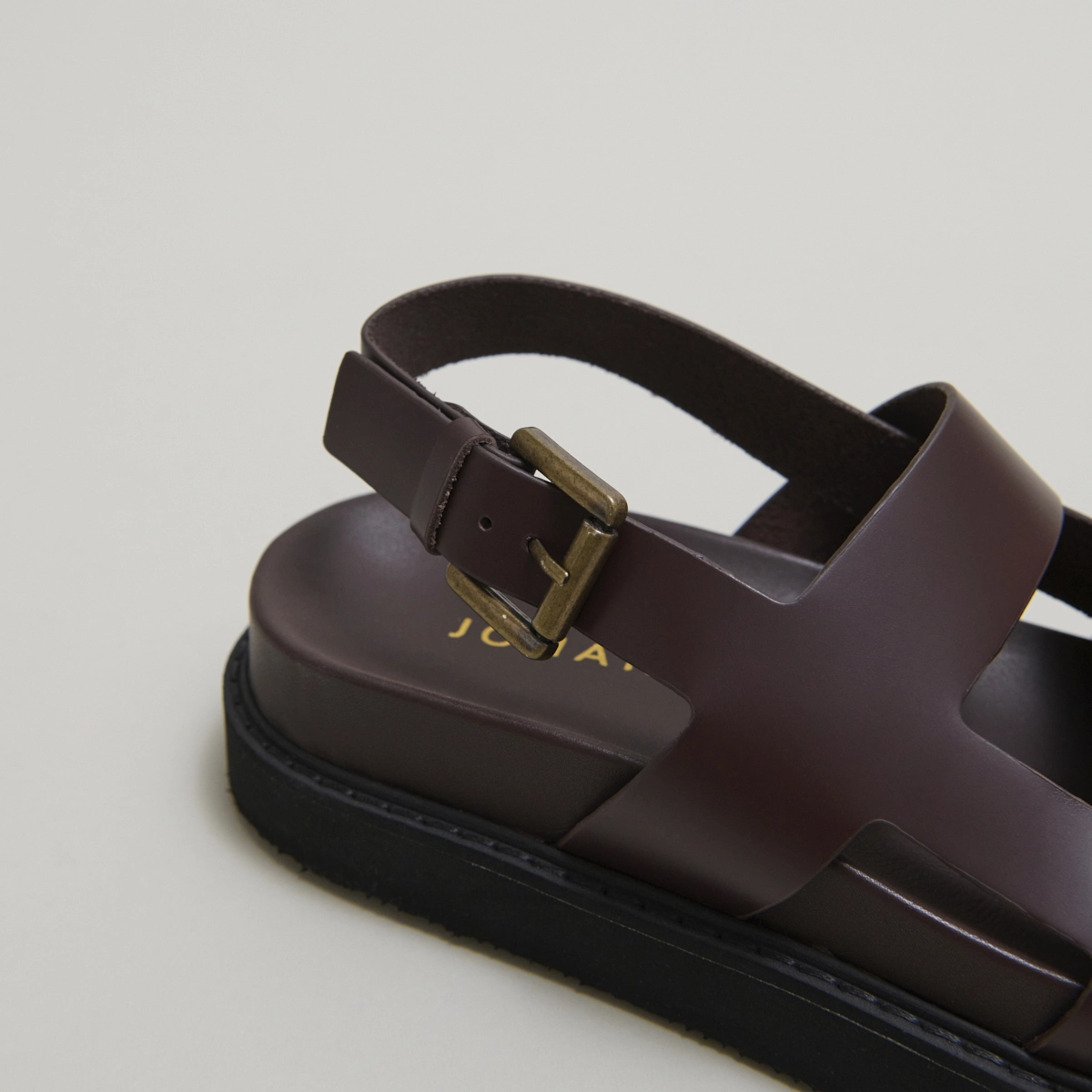 Sandales à brides croisées en cuir glacé marron foncé | LAGUNE | Jonak