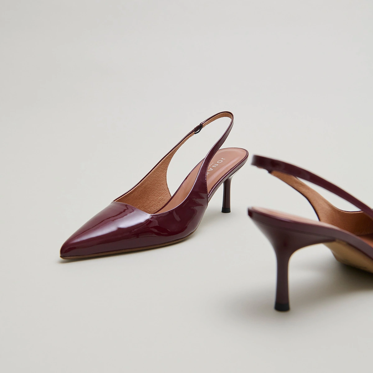 Escarpins &agrave; bouts pointus en vernis bordeaux | DIAMANTINE | Jonak