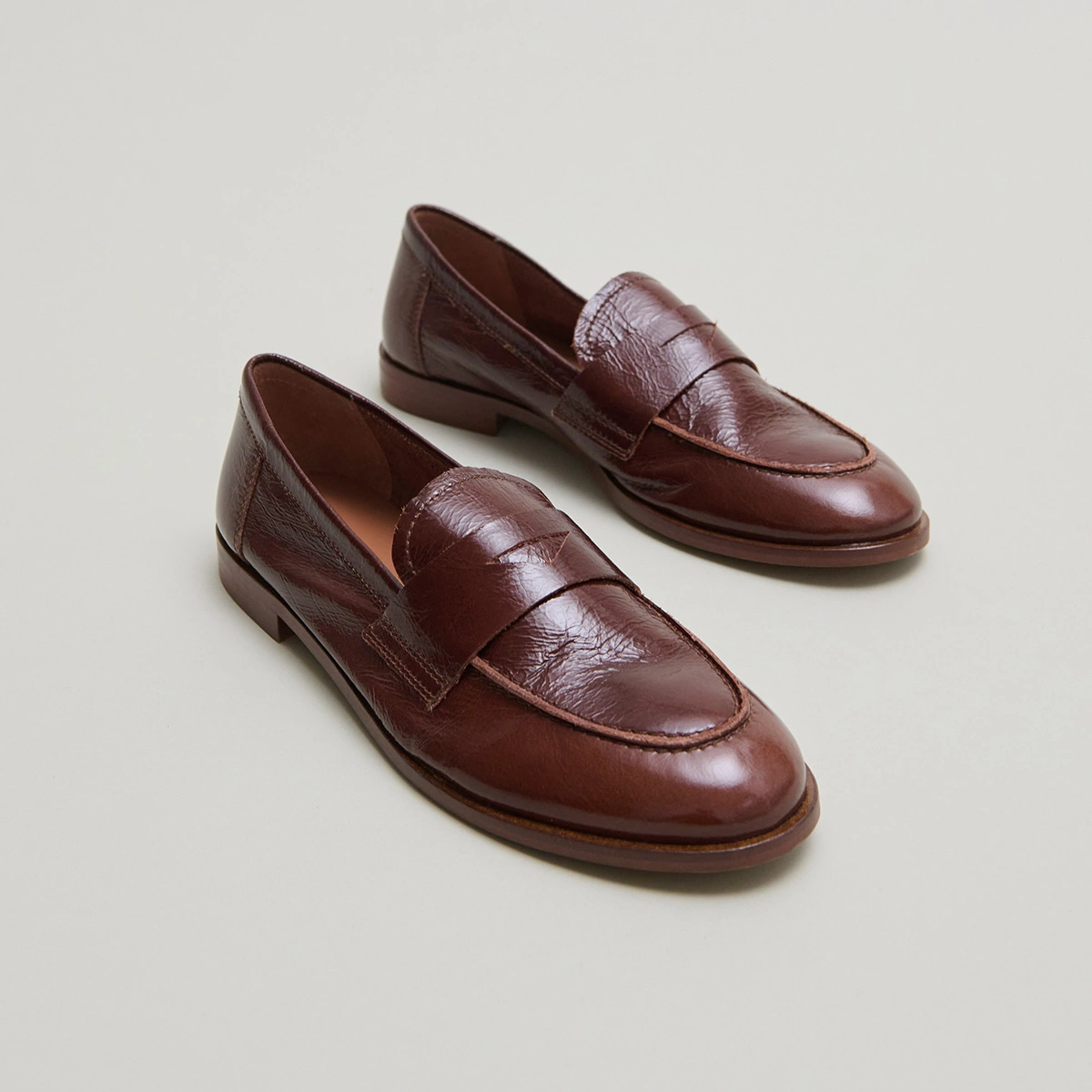 Mocassins à bouts ronds en cuir brillant marron | THELMA | Jonak