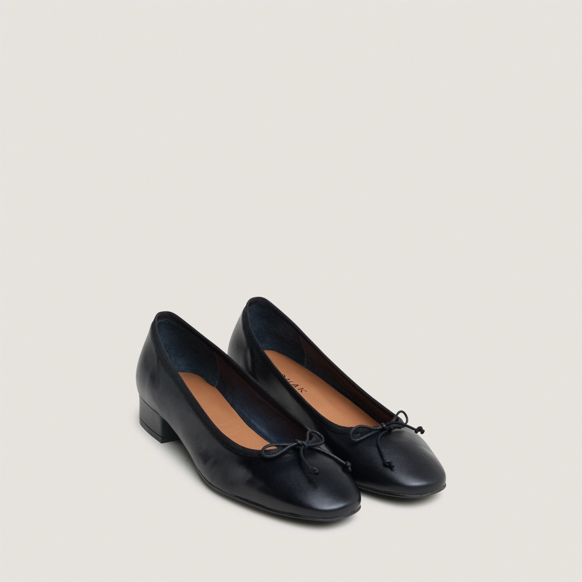 Ballerines &agrave; talons en cuir noir | DADOU | Jonak
