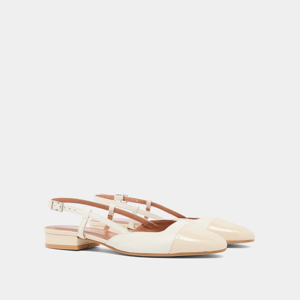 Ballerines ouvertes en vernis et cuir &eacute;crus | DHAPOU | Jonak