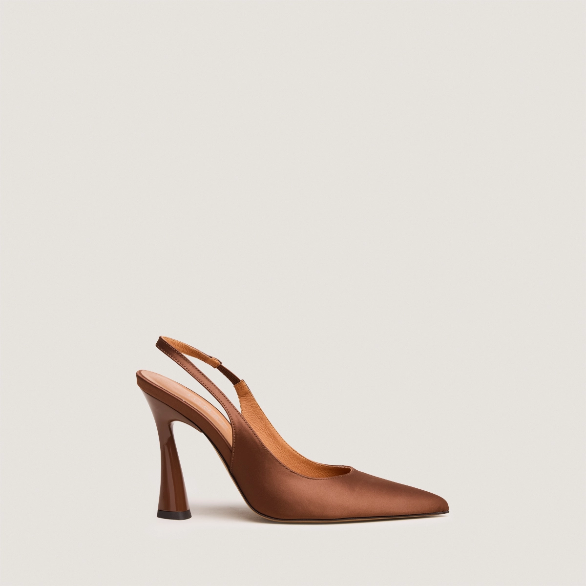 Escarpins slingbacks &agrave; bouts pointus en satin marron | DRESSY | Jonak