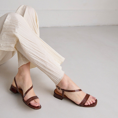 Sandales à petits talons en cuir brillant marron | ANAYA | Jonak