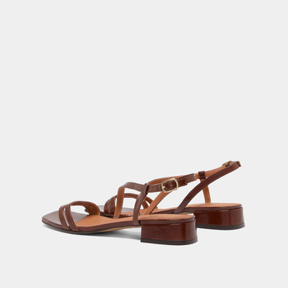Sandales à petits talons en cuir brillant marron | ANAYA | Jonak