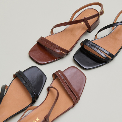 Sandales à petits talons en cuir brillant noir | ANAYA | Jonak
