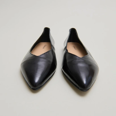 Ballerines &agrave; bouts pointus en vernis pliss&eacute; noir | NOEMIE | Jonak